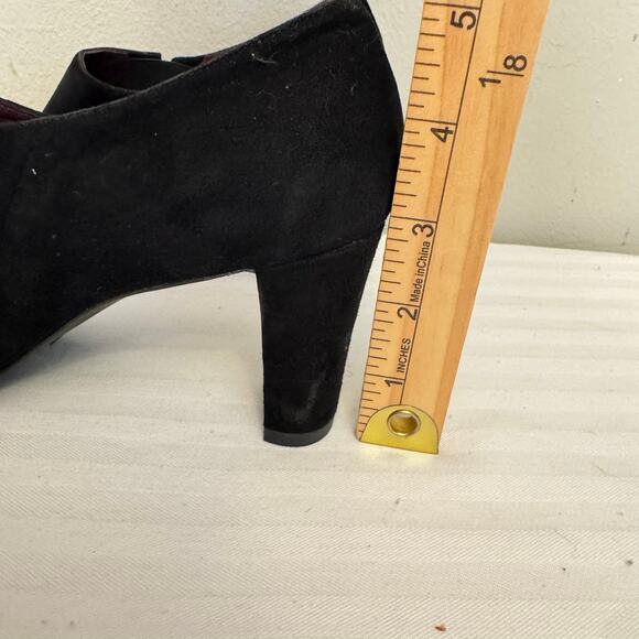 Vintage Stuart Weitzman Black Suede Pull On Almond Toe Booties Size 7.5N Witchy - Picture 13 of 15